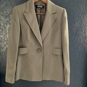 Kasper size 6 lined blazer.